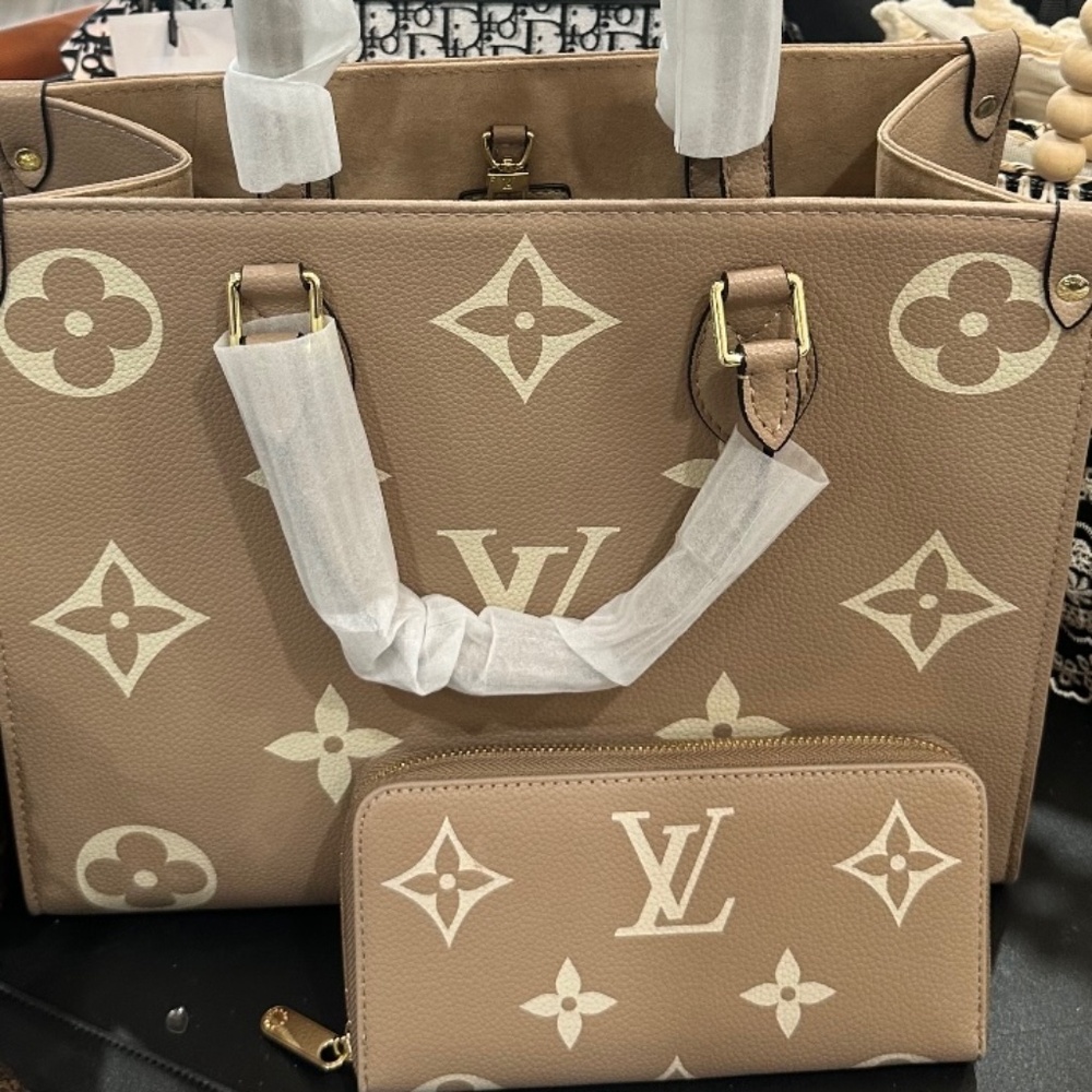 Beautiful LV crossbody bag w/ wallet